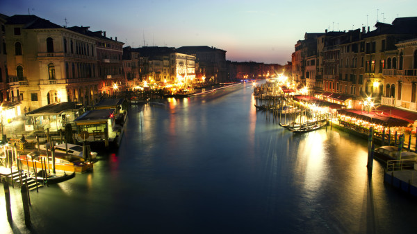 Grand Canal at Night || creative commons photo by Kosala Bandara