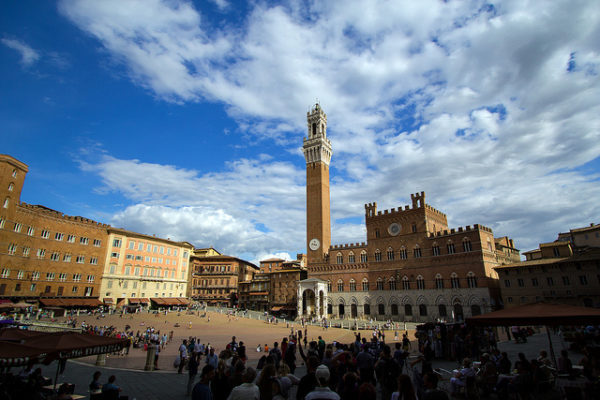 Siena's Piazza del Campo || creative commons photo by Alex